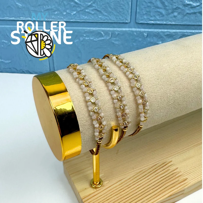 Geflochtenes Armband mit Naturperlen und Strasssteinen