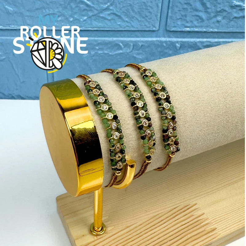 Geflochtenes Armband mit Naturperlen und Strasssteinen