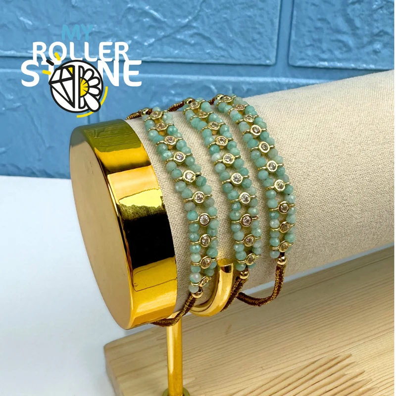 Geflochtenes Armband mit Naturperlen und Strasssteinen