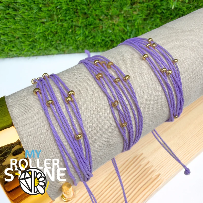 Lila gewachstes Kordelarmband mit Perlen