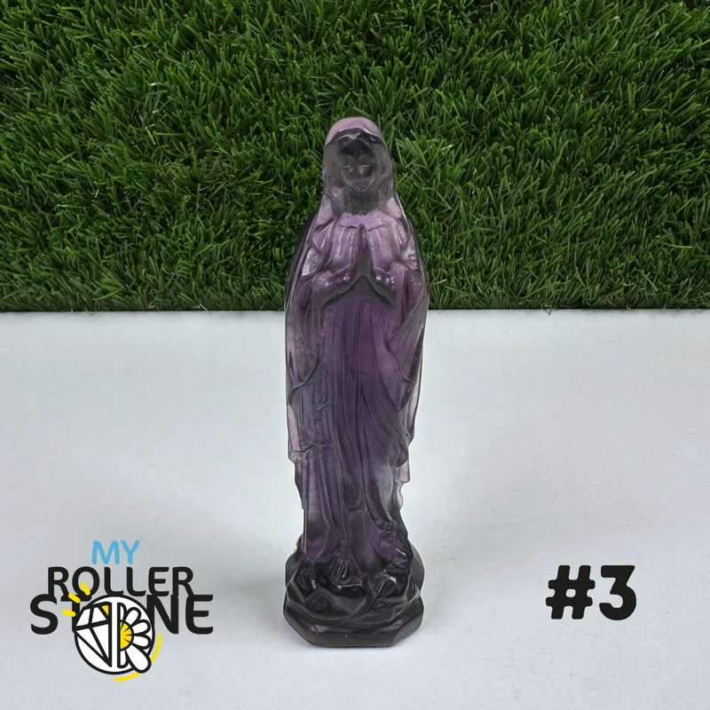 Regenbogenfarbene Fluorit-Statue der Jungfrau Maria