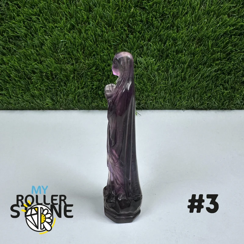 Regenbogenfarbene Fluorit-Statue der Jungfrau Maria