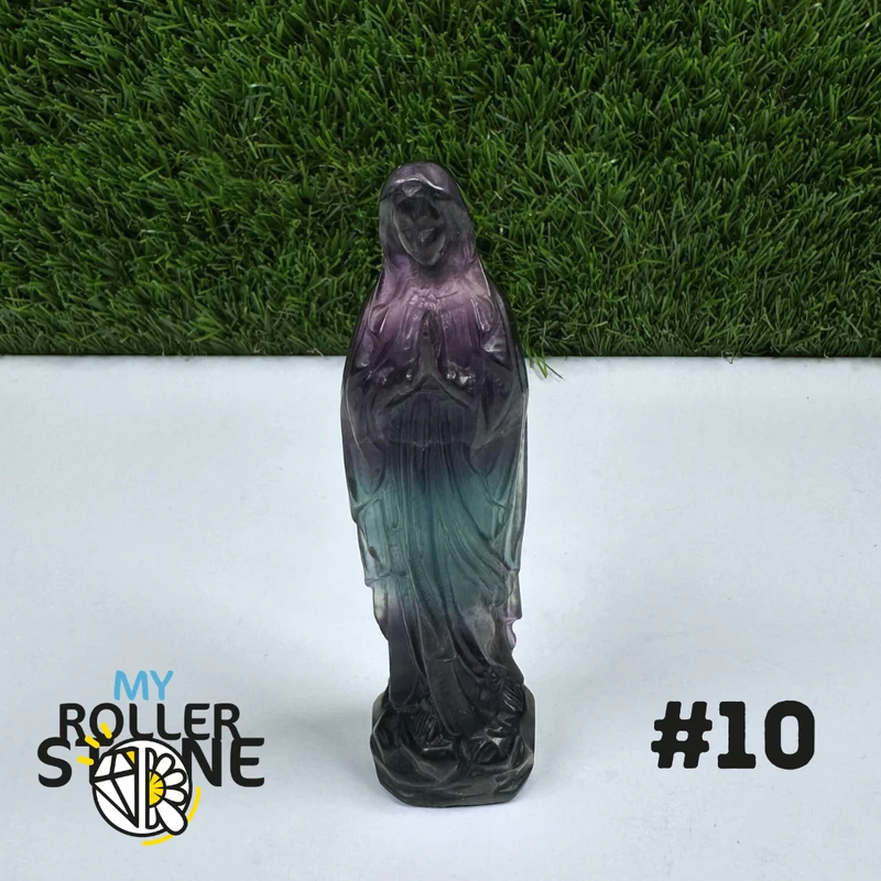 Regenbogenfarbene Fluorit-Statue der Jungfrau Maria