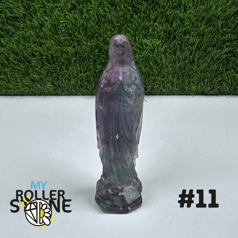 Regenbogenfarbene Fluorit-Statue der Jungfrau Maria