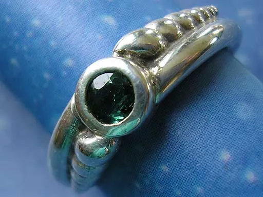 Gartenschnecken mit Turmalin Ring