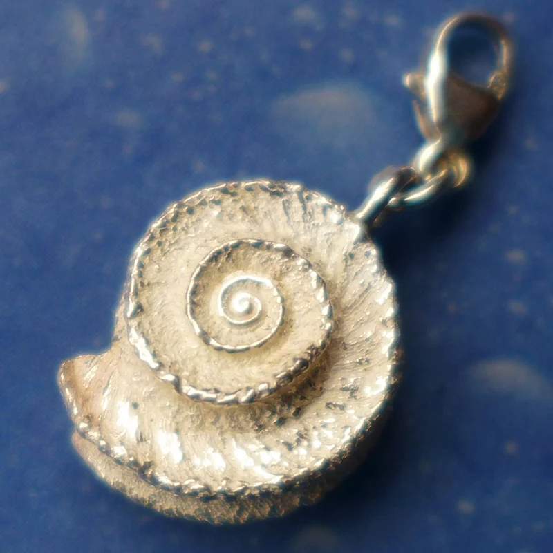 Charm Anhänger Schnecken Noble Sonnenuhr