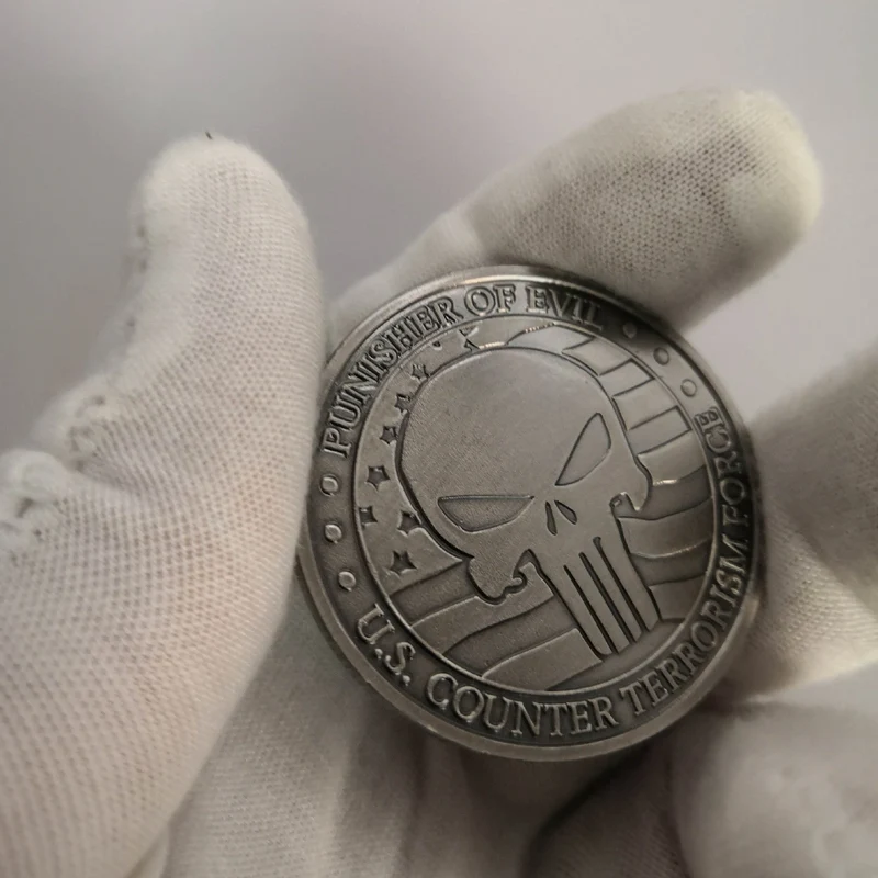 Vintage Totenkopf-Medaillen aus vernickeltem Silber