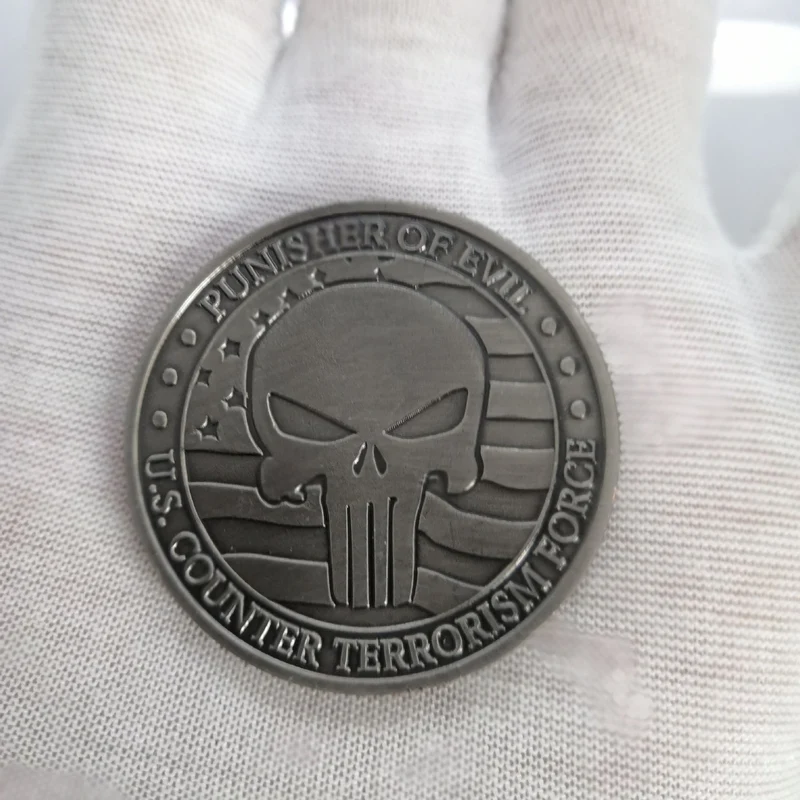 Vintage Totenkopf-Medaillen aus vernickeltem Silber