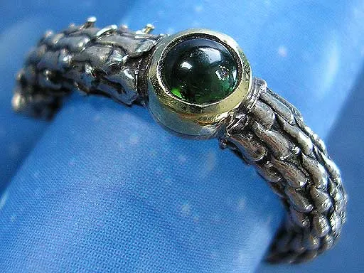 Fichtenast mit Turmalin Ring