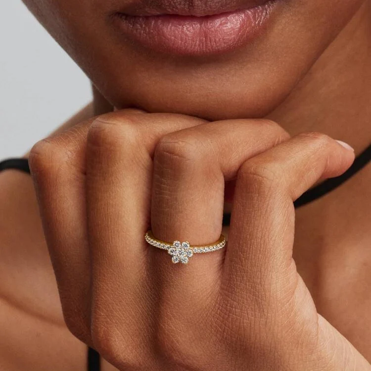 Gold Sparkling Flower Ring, Size 56