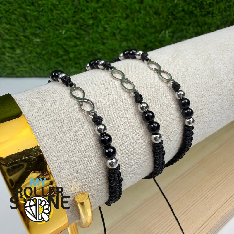 Verstellbares Infinity-Armband aus geflochtenem Material mit Onyx