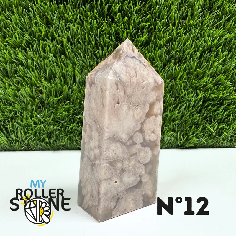 Spitz zulaufender Stein, rechteckige Achatblume