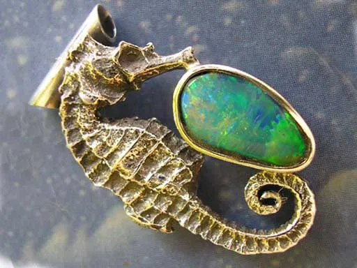 Seepferdchen s mit Opal Anhänger Design