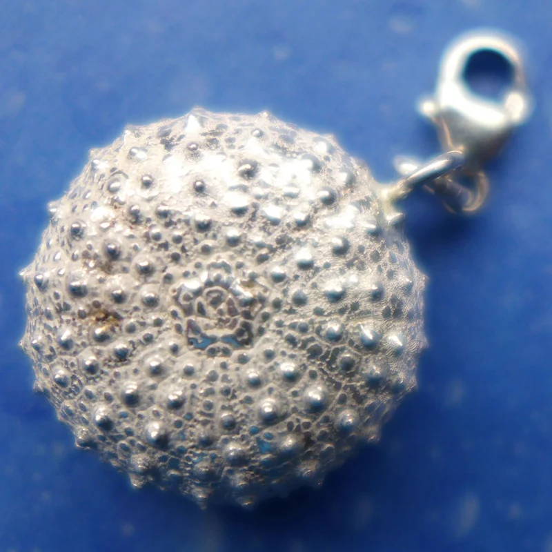 Seeigel medium Charms mit Karabiner