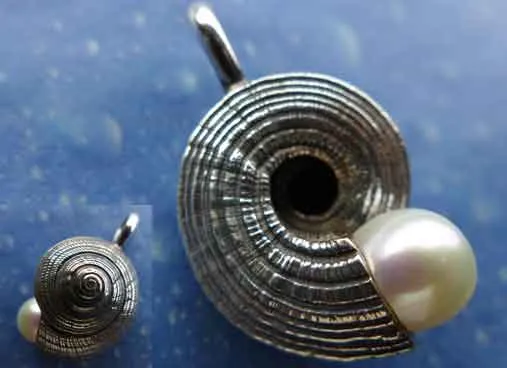 Anhänger Perle Schnecke Strohsonnenuhr