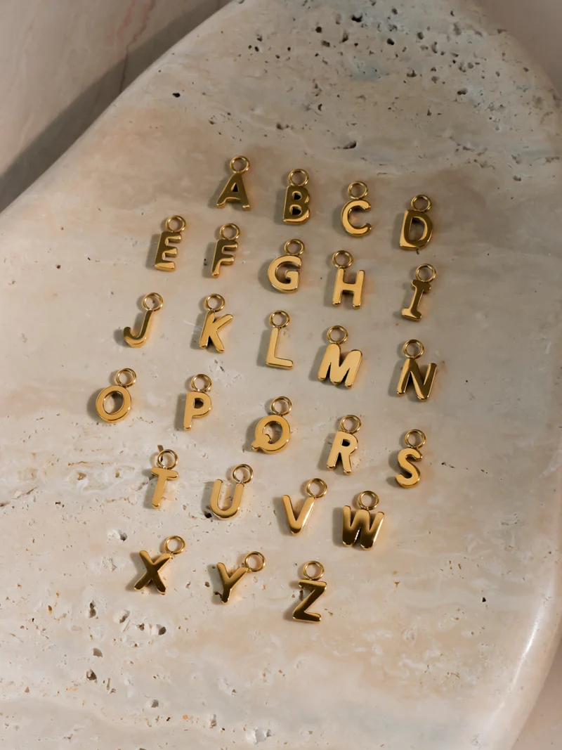 Pure Letter Ohrring-Charms