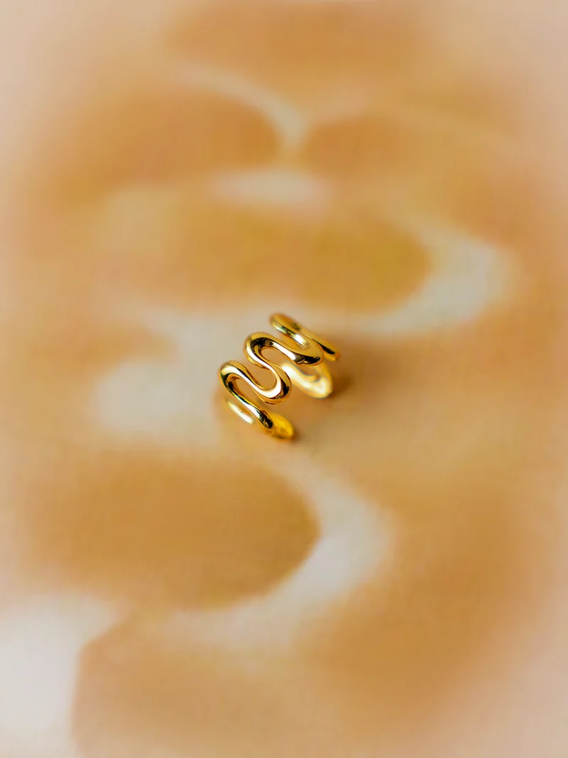 Graceful Wave Earcuff