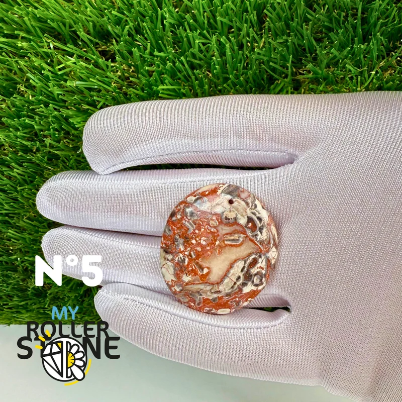 Anhänger aus polychromem Jaspis
