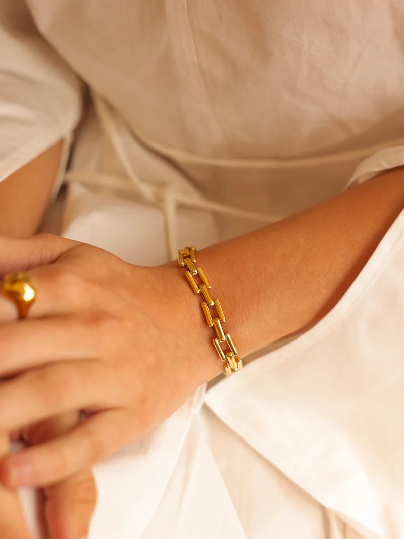 Bold Connection ARMBAND