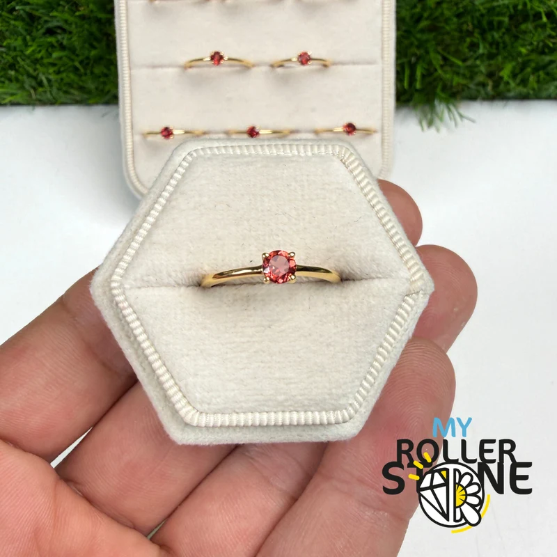 Runder, facettierter Granat-Solitärring aus 925er Sterlingsilber mit Goldplattierung (4 Größen)