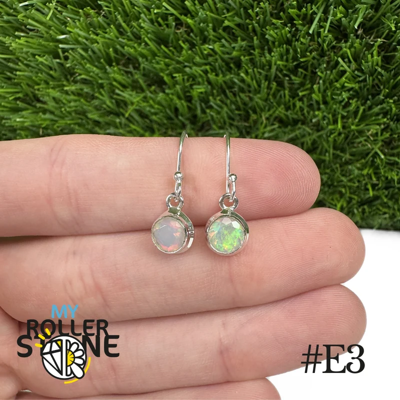 Runde Ohrringe mit äthiopischem Opal und Rand, 7,5 x 7,5 mm, aus 925er Sterlingsilber