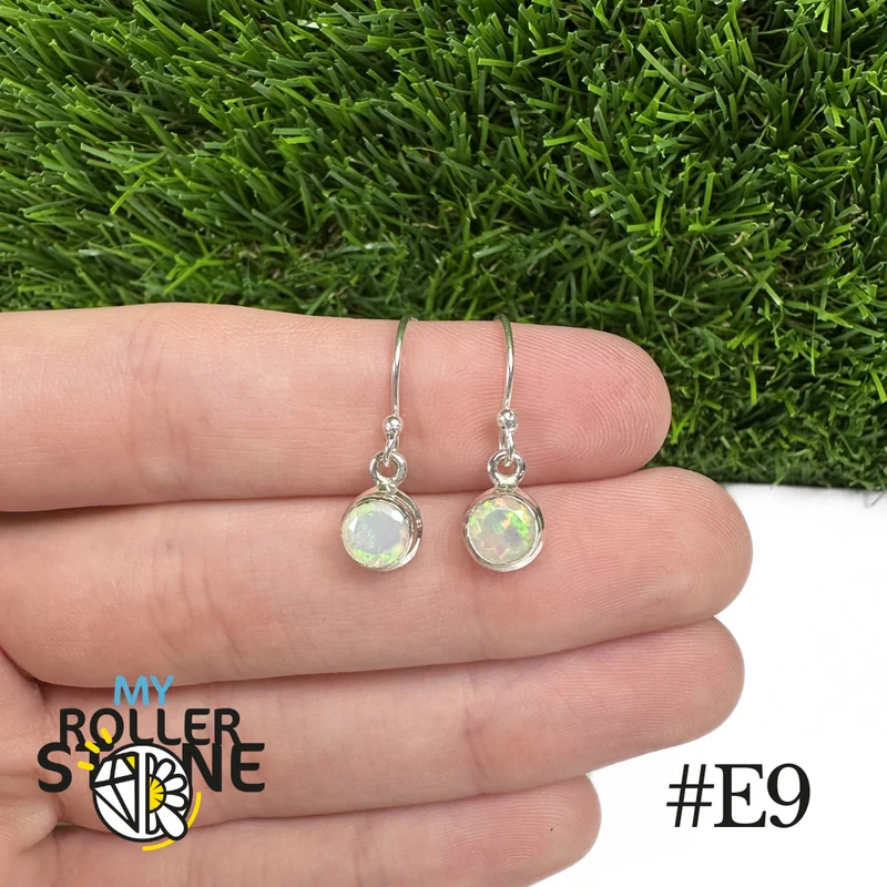 Runde Ohrringe mit äthiopischem Opal und Rand, 7,5 x 7,5 mm, aus 925er Sterlingsilber