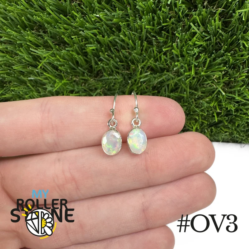Ovale Ohrringe aus äthiopischem Opal, 9 x 7 mm, aus 925er Silber