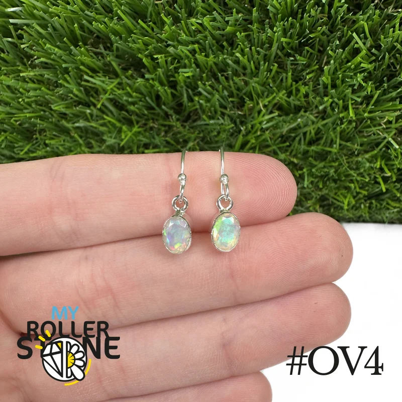 Ovale Ohrringe aus äthiopischem Opal, 9 x 7 mm, aus 925er Silber