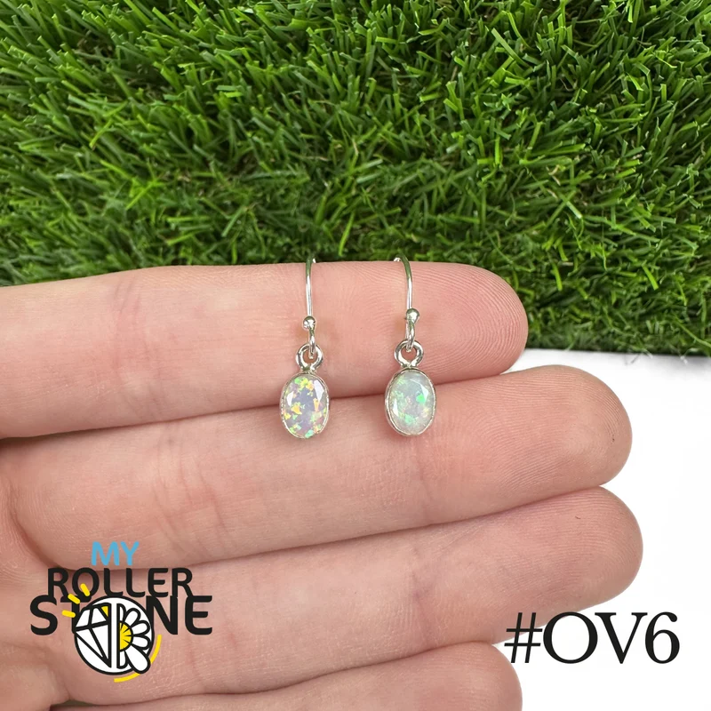 Ovale Ohrringe aus äthiopischem Opal, 9 x 7 mm, aus 925er Silber