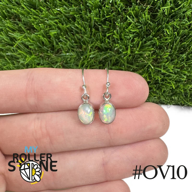 Ovale Ohrringe aus äthiopischem Opal, 9 x 7 mm, aus 925er Silber