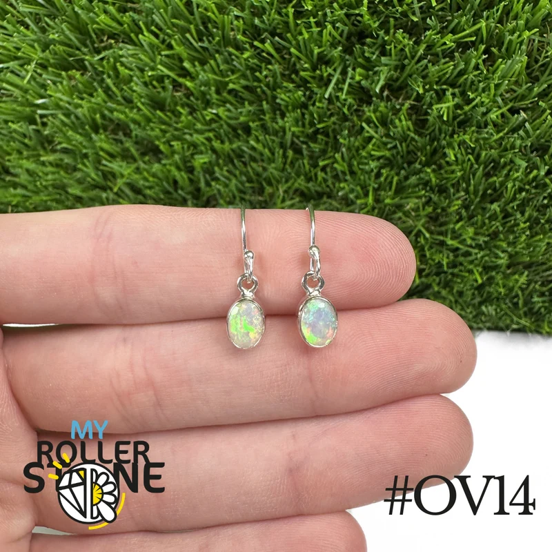 Ovale Ohrringe aus äthiopischem Opal, 9 x 7 mm, aus 925er Silber