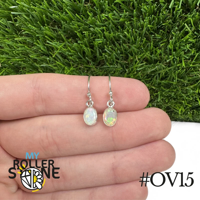Ovale Ohrringe aus äthiopischem Opal, 9 x 7 mm, aus 925er Silber