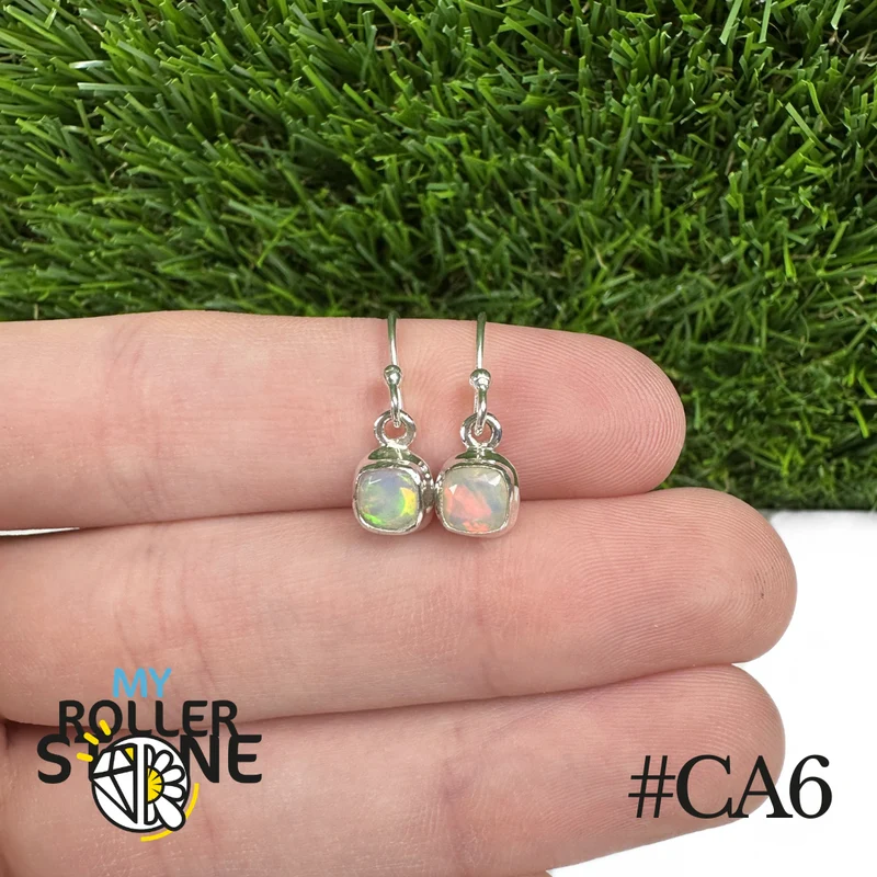 Ohrstecker mit äthiopischem Opal (7x7 mm) in 925er Sterlingsilber