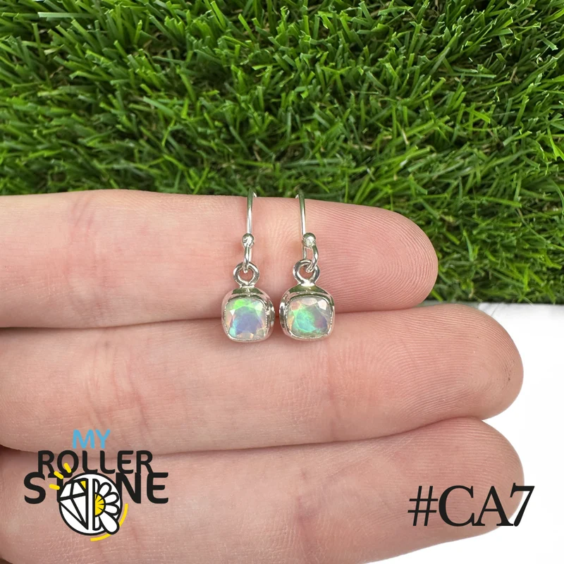 Ohrstecker mit äthiopischem Opal (7x7 mm) in 925er Sterlingsilber
