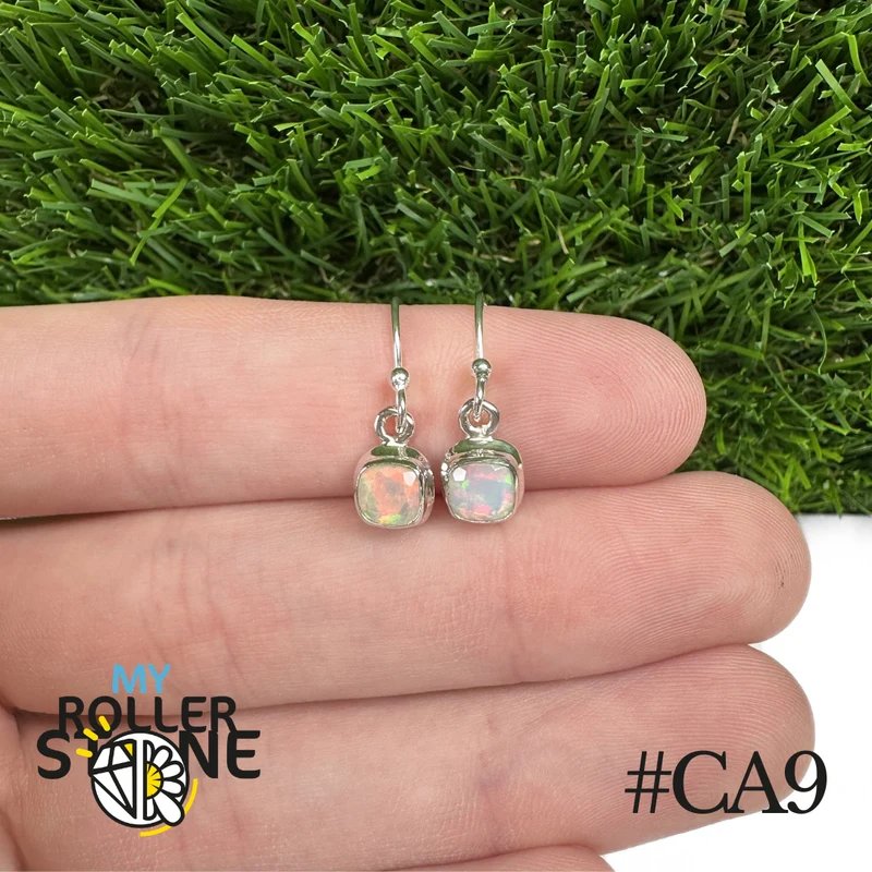 Ohrstecker mit äthiopischem Opal (7x7 mm) in 925er Sterlingsilber