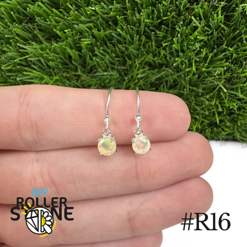 Runde äthiopische Opal-Ohrringe 5 x 5 mm in 925er Sterlingsilber #R16