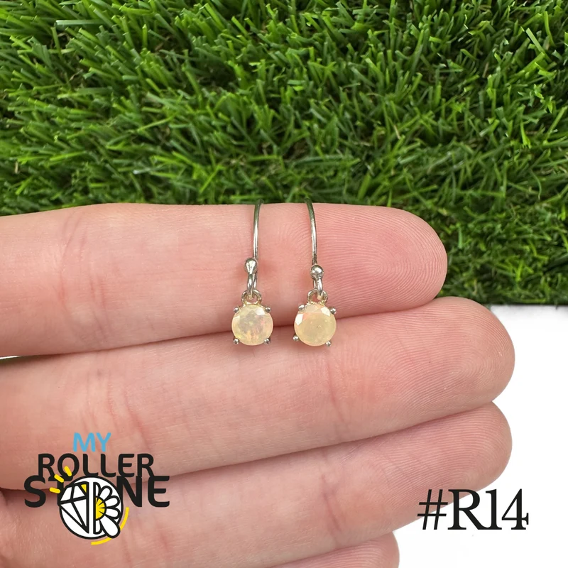 Runde äthiopische Opal-Ohrringe 5 x 5 mm in 925er Sterlingsilber #R14