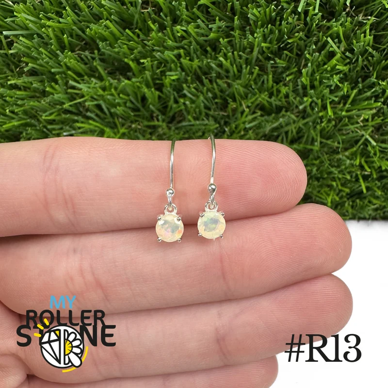 Runde äthiopische Opal-Ohrringe 5 x 5 mm in 925er Sterlingsilber #R13