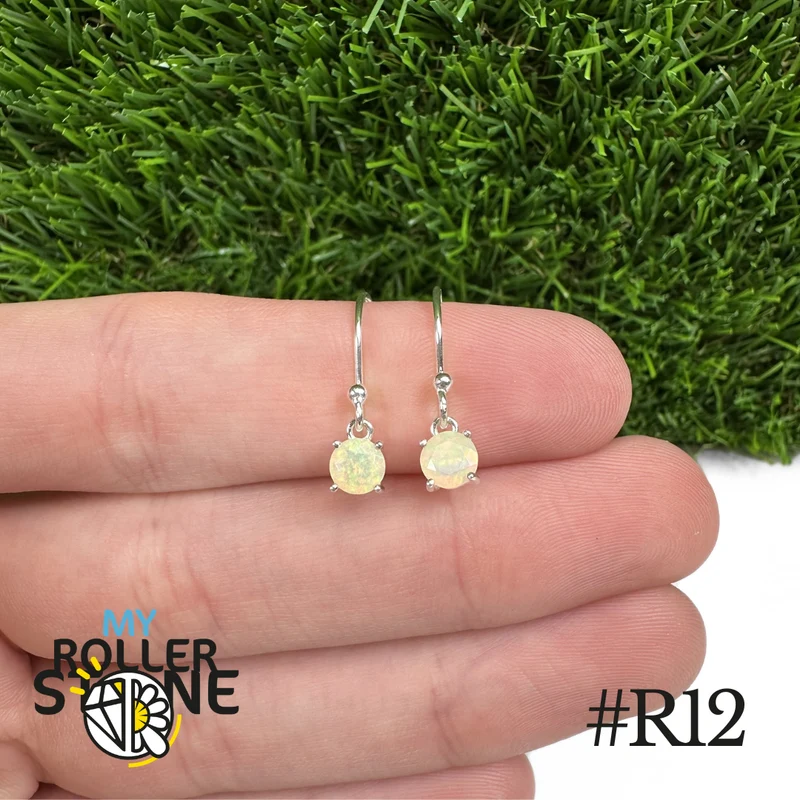 Runde äthiopische Opal-Ohrringe 5 x 5 mm in 925er Sterlingsilber #R12