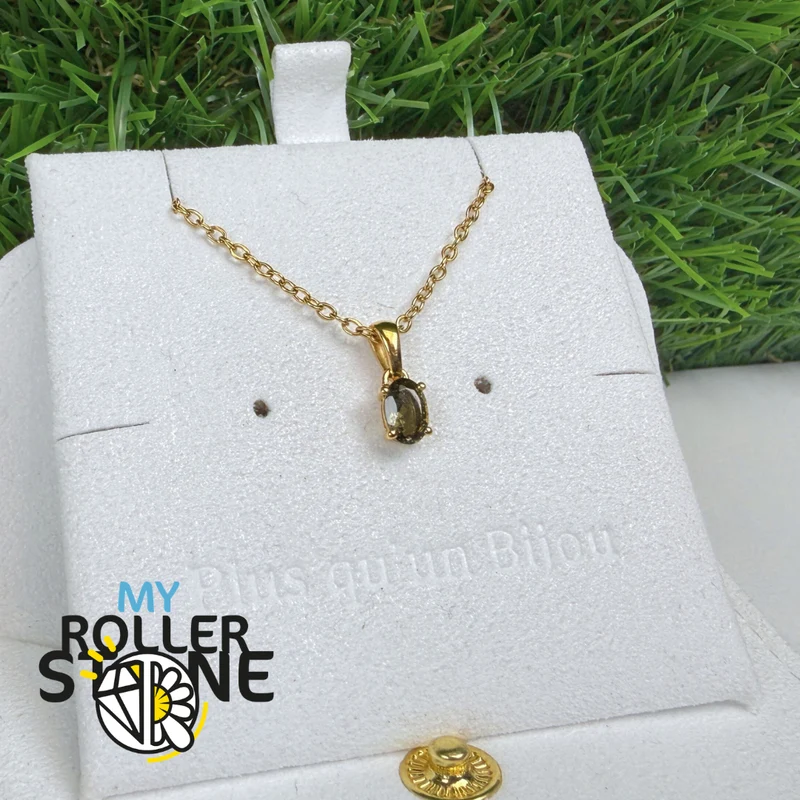 Ovaler Moldavit-Solitäranhänger aus 925er Sterlingsilber mit Goldplattierung
