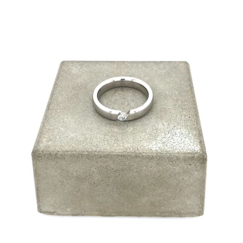 Platin Ring mit Brillant
