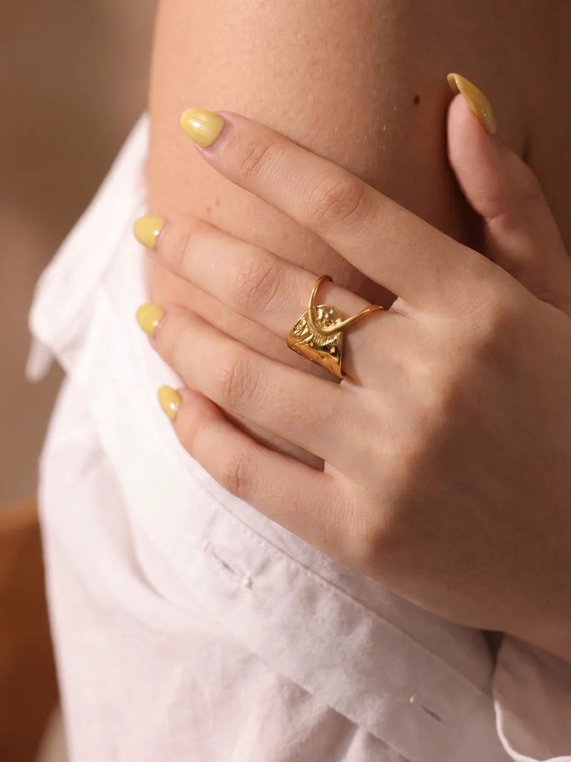 Modern Form Ring
