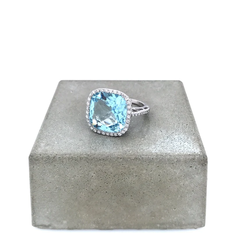 Exklusiver Ring Weissgold 750 mit grossem Aquamarin & Brillanten