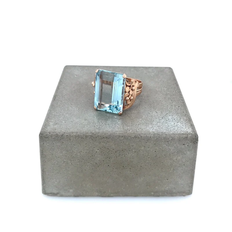 Ring Roségold 750 mit grossem Aquamarin