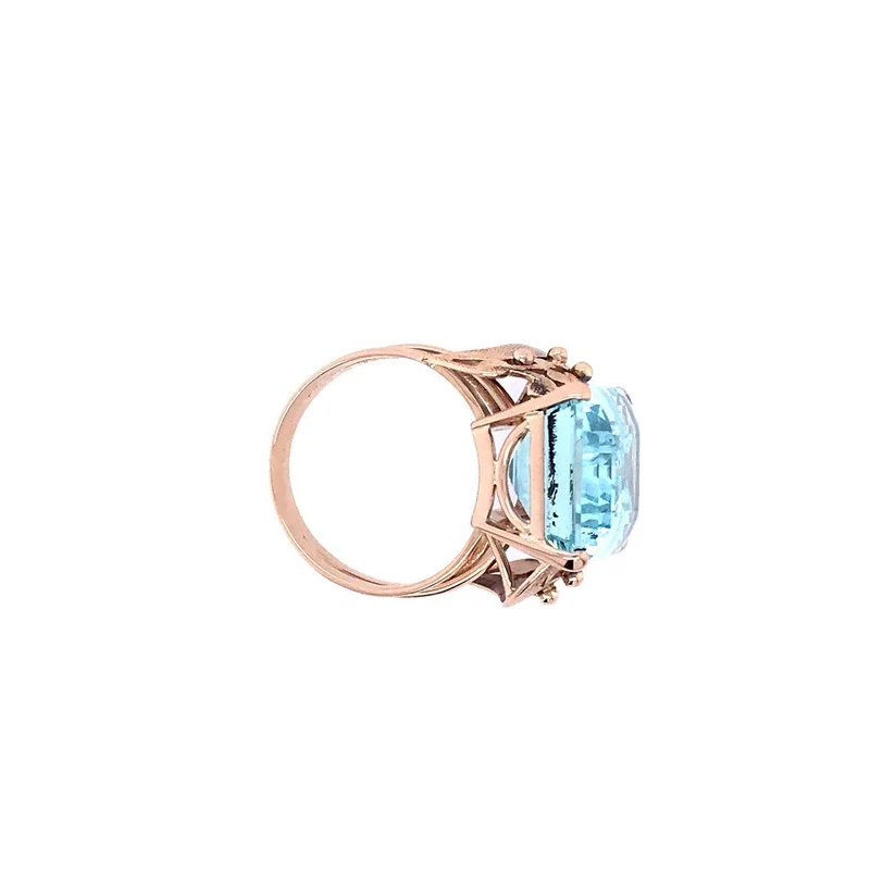 Ring Roségold 750 mit grossem Aquamarin