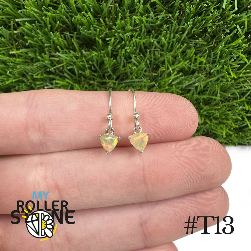 Äthiopische Trillon-Opal-Ohrringe 5x5 mm in 925er Sterlingsilber #T13