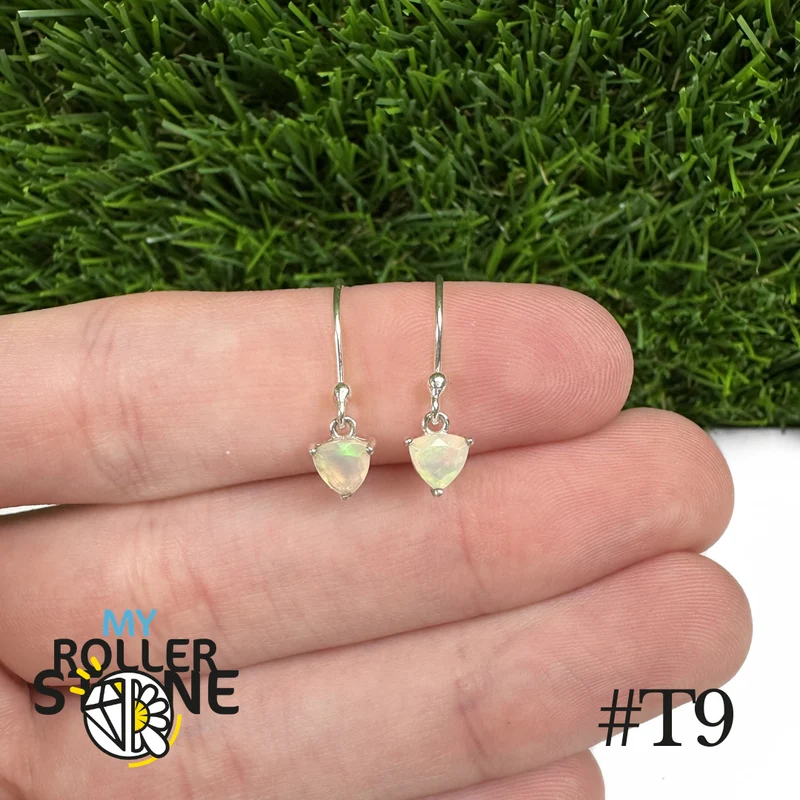 Äthiopische Trillon-Opal-Ohrringe 5x5 mm in 925er Sterlingsilber #T9