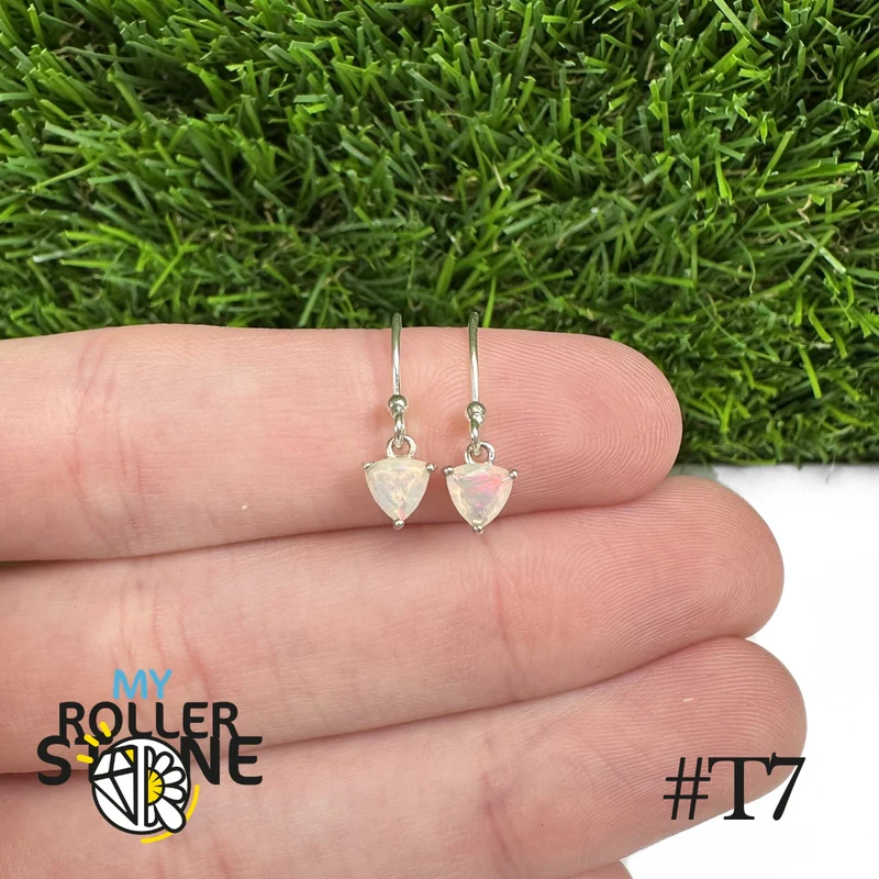 Äthiopische Trillon-Opal-Ohrringe 5x5 mm in 925er Sterlingsilber #T7