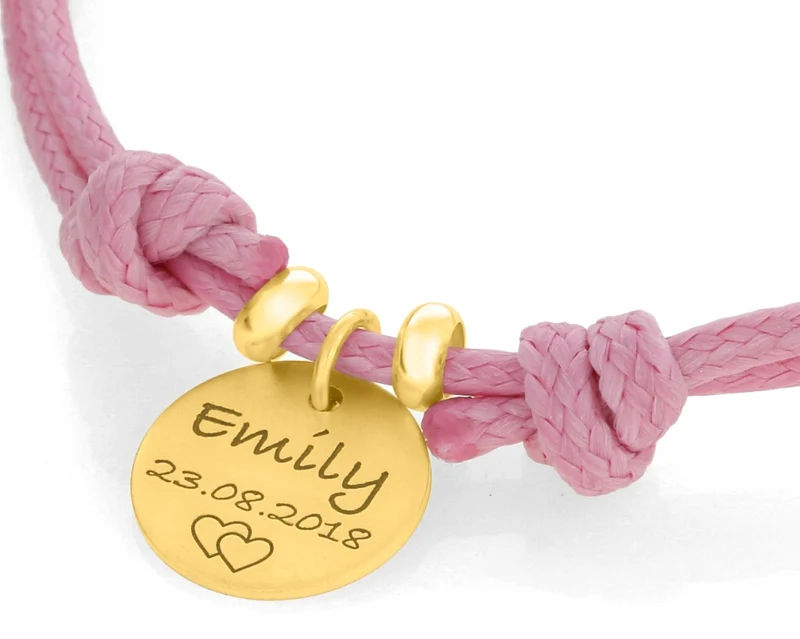 GESCHENK ZUR TAUFE, KINDERSCHMUCK MIT GRAVUR, BAUMWOLLBAND MIT VERGOLDETEN ANHÄNGERN