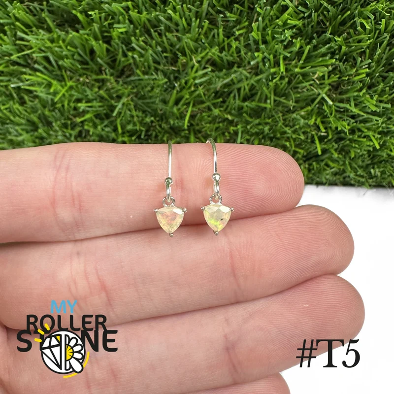 Äthiopische Trillon-Opal-Ohrringe 5x5 mm in 925er Sterlingsilber #T5
